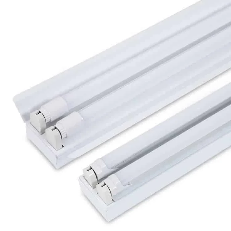 Lampu dengan dua tiub LED T8